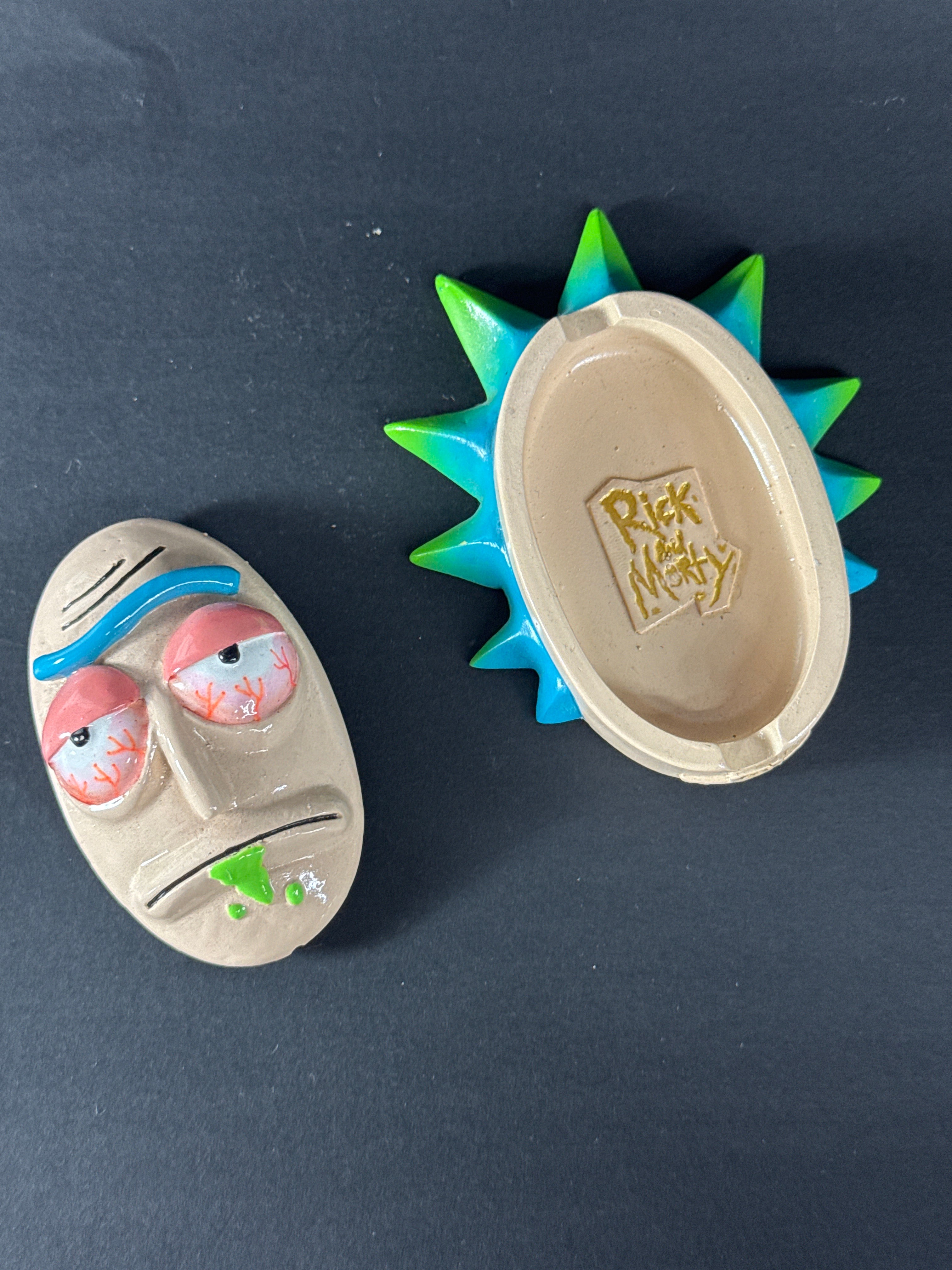 Cenicero rick y morty